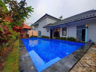 Villa batu malang swimming pool - 4