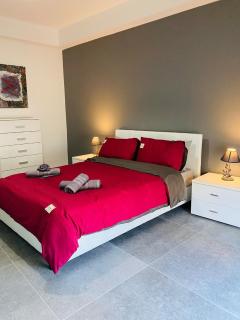 Sliema Seaview Apartment- Valletta Views - APT 8, 49 Tigne Point Mansions - Sliema - 1