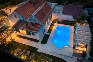 Holiday Home Mamita - Heated pool - Šestanovac - 8