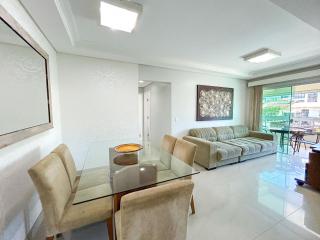 Apto na praia de Bombas, ótima localização - 2