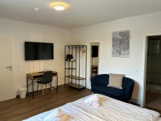 Riverside Airport Hotel - 3