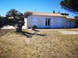 Maison calme avec jardin, proche plages et centre, 2 chambres, 4 couchages, ménage inclus - FR-1-246A-163 - 1
