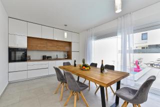 Jlo 2 mit 4 E-Bikes - 6