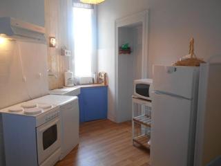 Appartement 5 pièces, 9 pers, balcon sud, proche centre et télécabine, options confort. - FR-1-401-96 - 9