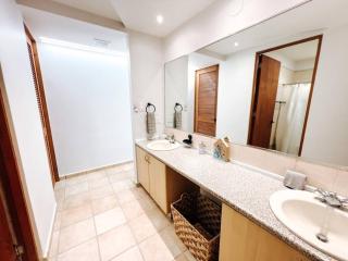 Oasis Village Spacious Apt W/ Ocean View For 9 - 6