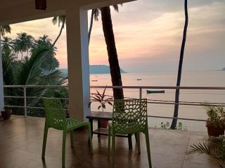 GS Home on the Bay- Super Sea & Garden view Glass studio apartment - 0