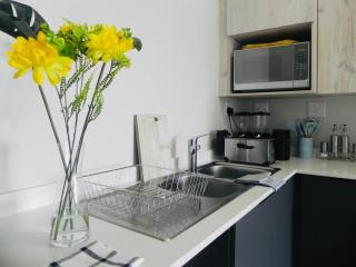 Bounce Modern Home of Comfort 2 - 3