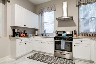 E1 Centrally located in Carytown fully fenced - 1