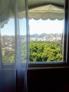 Quarto com ar condicionado em apt compartilhado e estacionamento grátis - 3