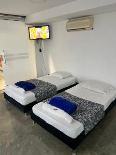 Apartamento para grupos grandes dentro de centro comercial con frisby - 8