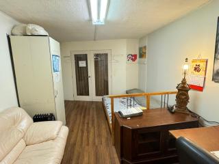 Friendly and cozy home with separate entrance No Pets Allowed - Burnaby - 7