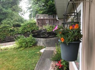 Friendly and cozy home with separate entrance No Pets Allowed - Burnaby - 2