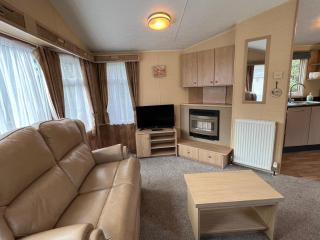 Poppy at Oakdene Forest Park - 7