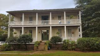 Gloucester House with Sea View - 2