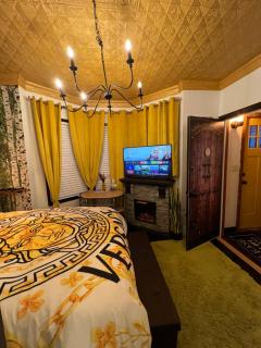 Luxurious Bedroom with Private Bathroom - 6