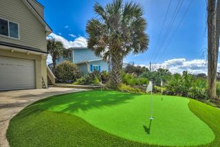 Beachfront Oasis w/ Game Room & Ocean Views! - Flagler Beach - 1