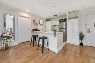 Corporate Gem + Rooftop Pool & Spa - 4