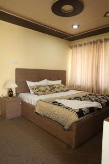 Khwaab Gah by The Khayabaan-HomeStay Apartments fully furnished with functional kitchen, WiFi & Parking in City Centre - Srinagar - 8