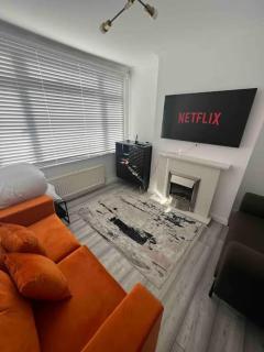 Seaforth Apartments 2 Bedroom Apartment with Parking and Garden by RockmanStays - Southend-on-Sea - 9