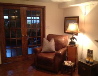 Trail Boss King EnSuite-Prairie Rose B&B - 1200 sq ft Suite - Cheyenne - 2