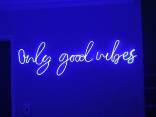 R & E Good vibes - 0