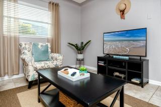 Dog-Friendly Vacation Home. 5 Min to the Beach! - 8
