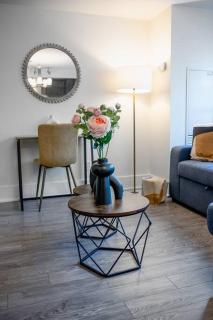 Chic 1-BR Condo; Parking included; Downtown Core - 9