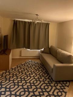 Impeccable 2-Bed Apartment in London - 5