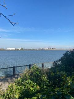 Impeccable 2-Bed Apartment in London - 4