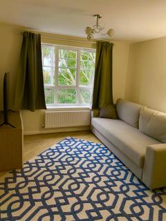 Impeccable 2-Bed Apartment in London - 2