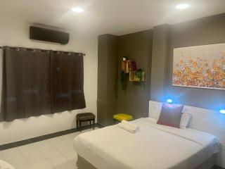 center - Chaweng - 7