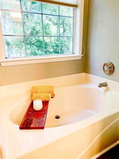 COLA Lakeview Oasis - King Suite - 6