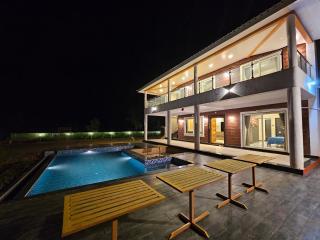 Malibu Villa by Hill Staytion - 3