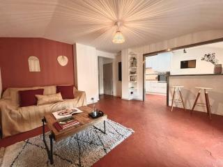 Appartement à pied du centre avec place de parking - Arles - 0