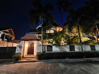 Baan Natcha Pool Villa City Center - Pattaya - 3
