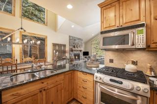 Fall River Retreat - Monthly Long-Term Vacation Rental townhouse - 3