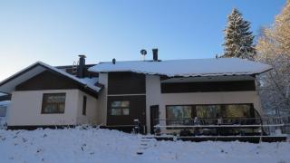 Atmospheric house on riverbank - 9