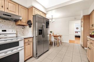 King Suite, 5 Queen beds Spacious Modern Home - Castro Valley - 4
