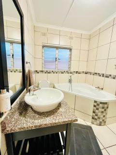 Illovo Views Holiday Apartment - Kingsburgh - 3