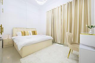 Luxury 1 Bedroom On Marina Walk, Sleeps 5, 1 Min to Metro - 3