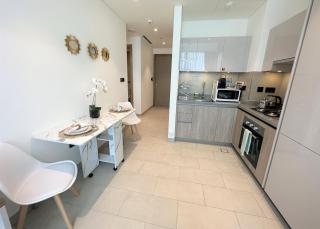 EasyGo - Sobha Waves 1 Bedroom & Study Modern - Dubai - 1