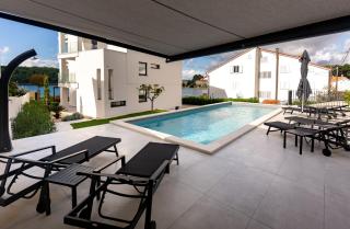 Villa Veronica with pool and boat mooring first line at sea - Palit - 2