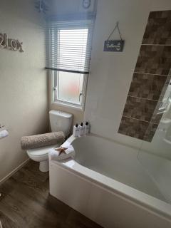 2 Bed Caravan - Sleeps 6 - Parking - Pets - 2