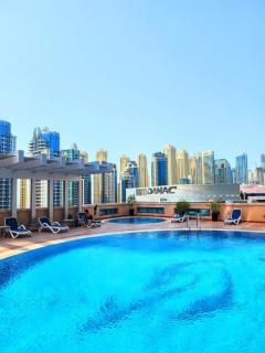 Luxury 1 Bedroom Marina View, Sleeps 5, 1 Min to Metro - 0