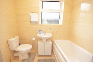 Cosy family home w/Wi-Fi, parking, self check-in - Londra - 7