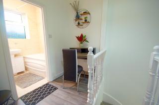 Cosy family home w/Wi-Fi, parking, self check-in - Londra - 6