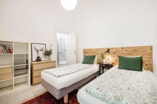Charming and unique apartment with balcony by the Great Synagogue - 1