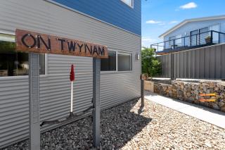 T Bar on Twynam - Modern 2BR Apartment l WiFi l Netflix l BBQ l Smart TV l Air-Con - Jindabyne - 5