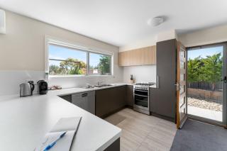T Bar on Twynam - Modern 2BR Apartment l WiFi l Netflix l BBQ l Smart TV l Air-Con - Jindabyne - 0