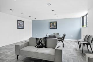 Graduation Studios - Beeston - 2